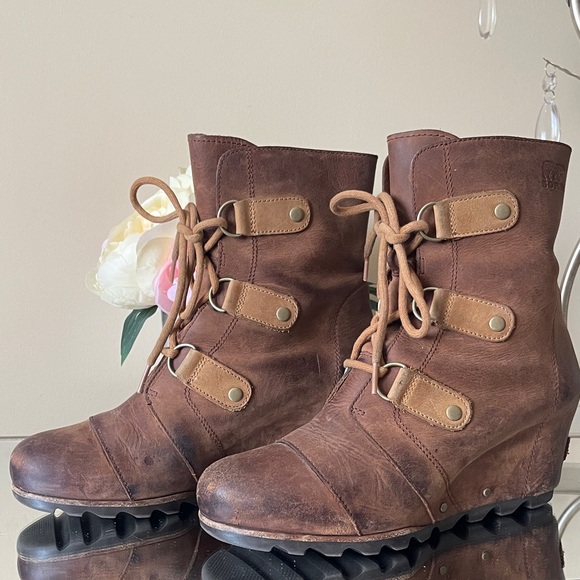 Sorel Shoes - SOREL Joan Of Arctic Wedge Mid Tobacco Leather Waterproof Boots